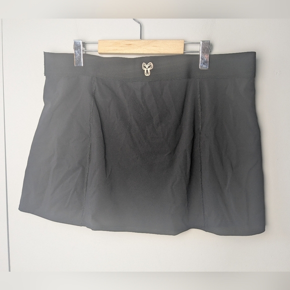 TNA ARITZIA Plus Size Short Skort Black Stretch Size 2XL - Picture 3 of 7
